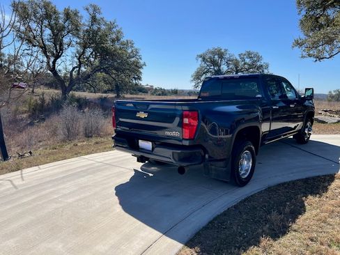 Used 2022 Chevrolet Silverado 3500 High Country w/ Technology Package image 12
