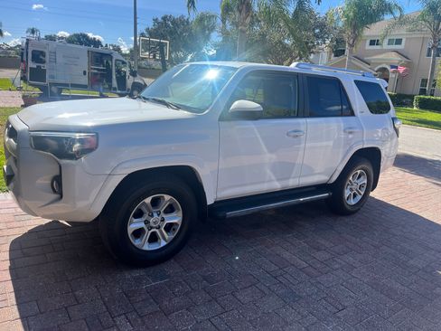 Used 2014 Toyota 4Runner SR5 image 2