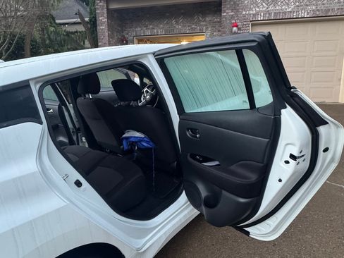 Used 2019 Nissan Leaf SV w/ SV Technology Package image 15