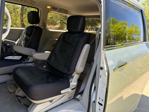 Used 2014 Nissan Quest S image 8