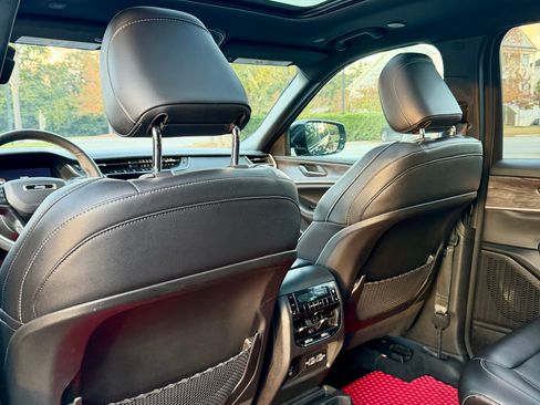 Used 2024 Jeep Grand Cherokee L Limited w/ Black Appearance Package image 13