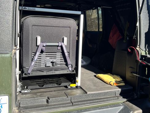 Used 2016 Jeep Wrangler Unlimited Sahara image 27