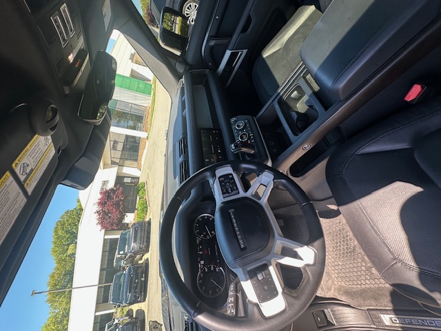Used 2023 Land Rover Defender 110 X-Dynamic SE AWD/4WD image 17