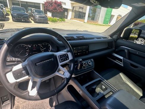 Used 2023 Land Rover Defender 110 X-Dynamic SE AWD/4WD image 17