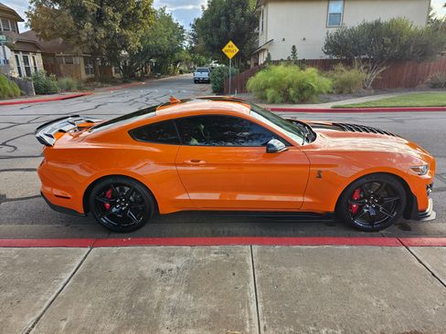 Used 2021 Ford Mustang Shelby GT500 w/ Carbon Fiber Handling Package image 6