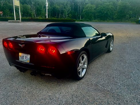 Used 2005 Chevrolet Corvette Convertible w/ Preferred Equipment Group RWD image 9