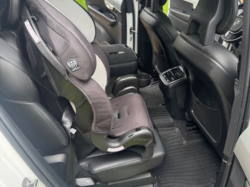 Used 2022 Volvo XC90 T5 Momentum FWD image 10