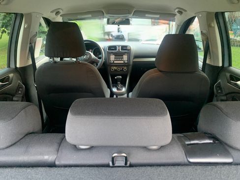 Used 2010 Volkswagen Golf 4-Door image 10