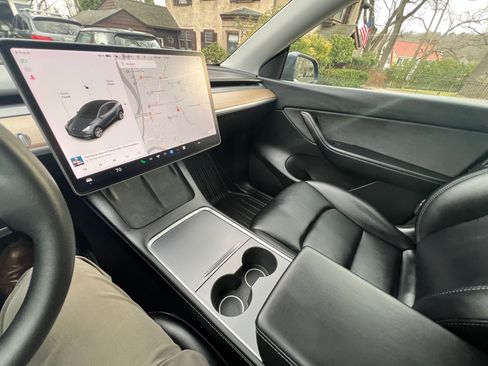Used 2022 Tesla Model Y Long Range image 23