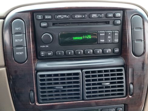 Used 2004 Ford Explorer Limited image 14