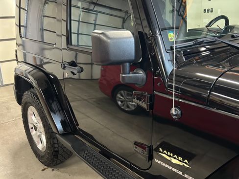 Used 2010 Jeep Wrangler Sahara w/ Dual Top Group AWD/4WD image 9
