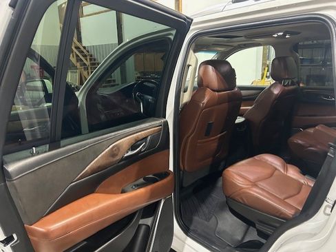 Used 2017 Cadillac Escalade Premium Luxury image 9