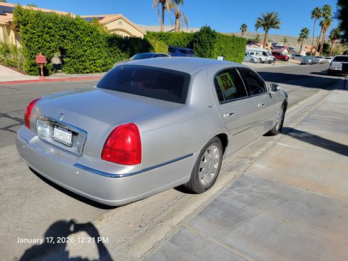 Used 2003 Lincoln Town Car Cartier image 4