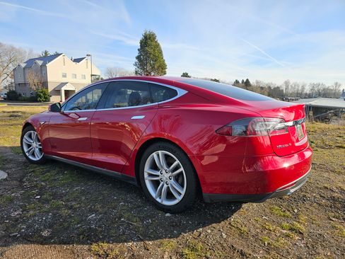 Used 2015 Tesla Model S 85D image 5