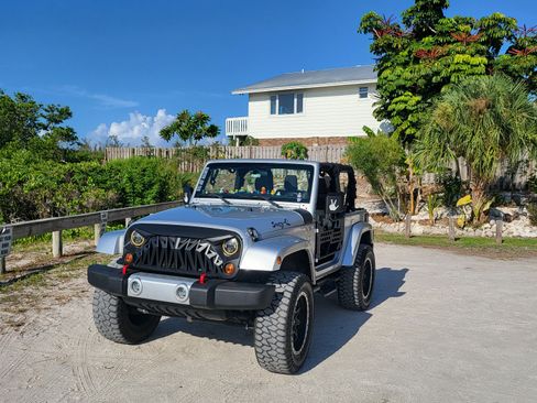 Used 2011 Jeep Wrangler Sahara w/ Mopar Chrome Edition Group image 9