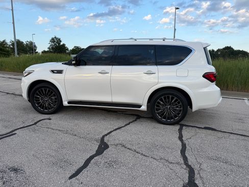 Used 2024 INFINITI QX80 Sensory AWD/4WD image 9