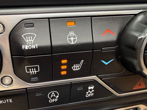 Used 2020 Jeep Wrangler Unlimited Sahara AWD/4WD image 16