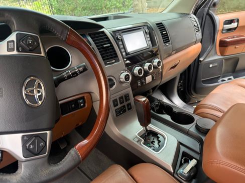 Used 2016 Toyota Sequoia Platinum AWD/4WD image 9
