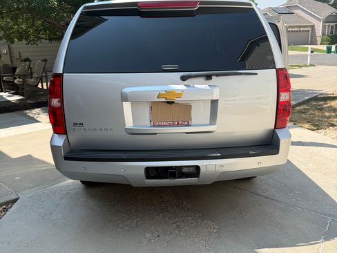 Used 2014 Chevrolet Suburban LT w/ Luxury Package AWD/4WD image 6