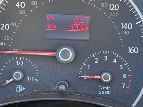 Used 2008 Volkswagen Beetle SE image 8