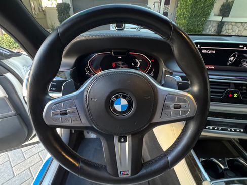 Used 2022 BMW 750Li xDrive AWD/4WD image 9