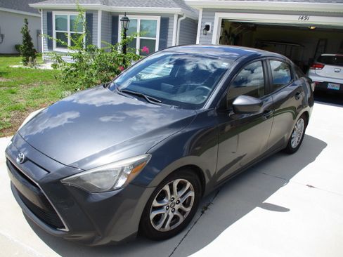 Used 2017 Toyota Yaris iA image 4