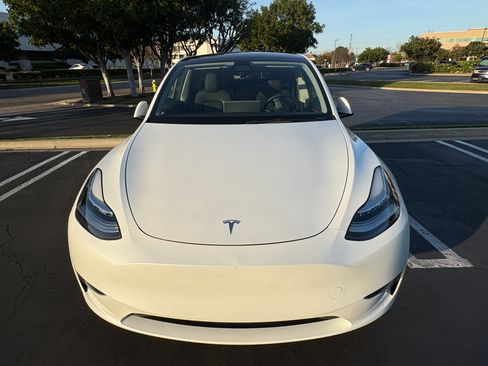 Used 2023 Tesla Model Y Long Range image 1