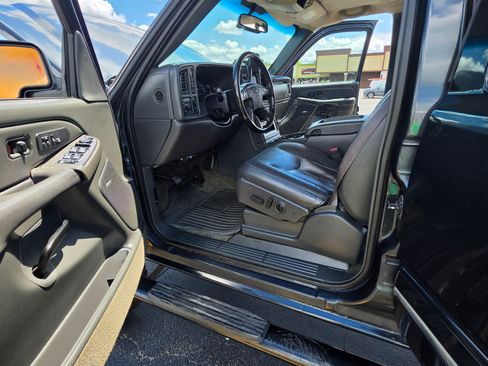 Used 2004 Chevrolet Silverado 2500 LT w/ Skid Plate Package AWD/4WD image 15