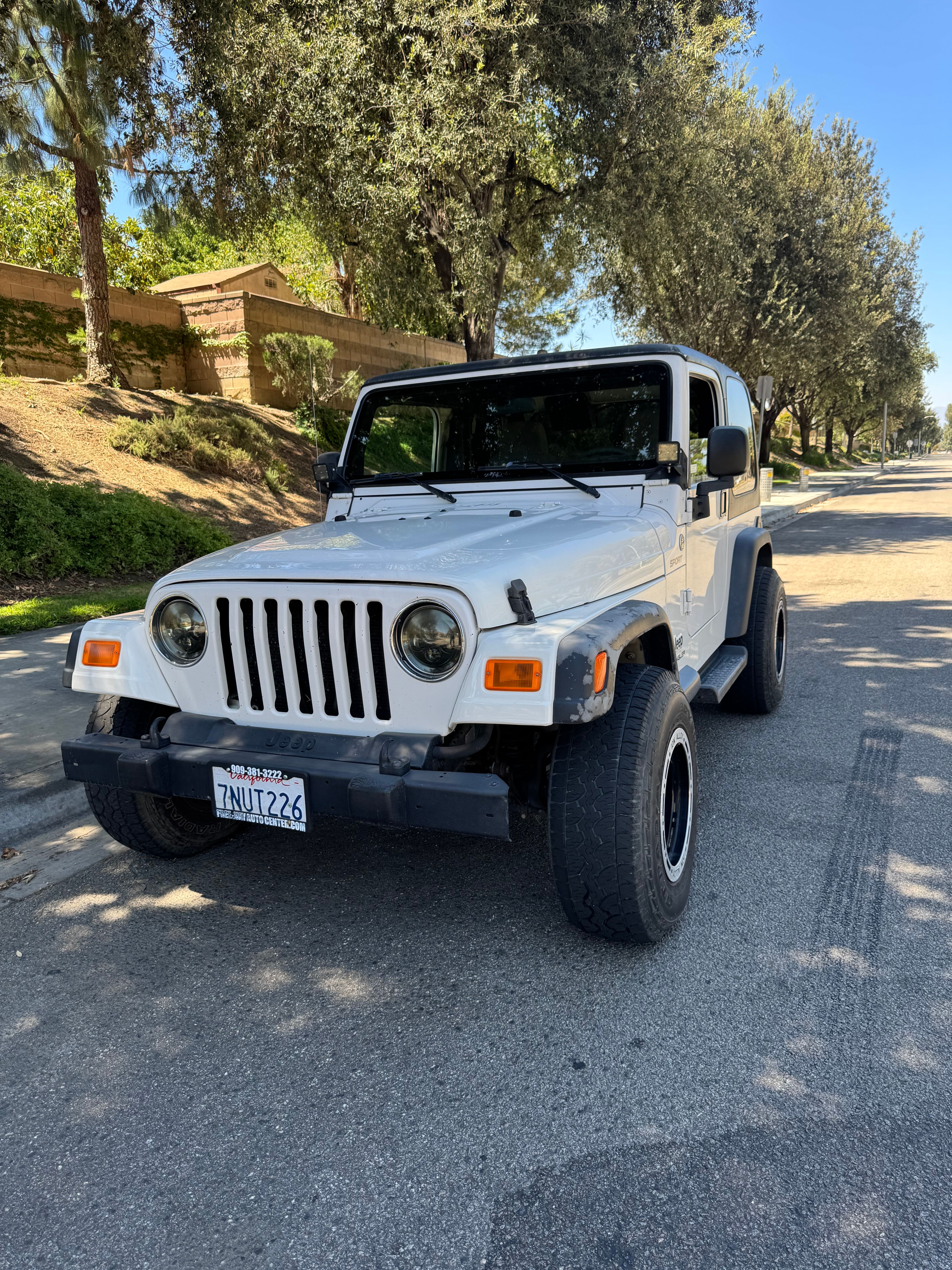 Used 2005 Jeep Wrangler Sport w/ 30" Tire & Wheel Group AWD/4WD image 2