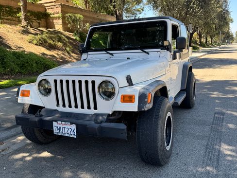 Used 2005 Jeep Wrangler Sport w/ 30" Tire & Wheel Group AWD/4WD image 2