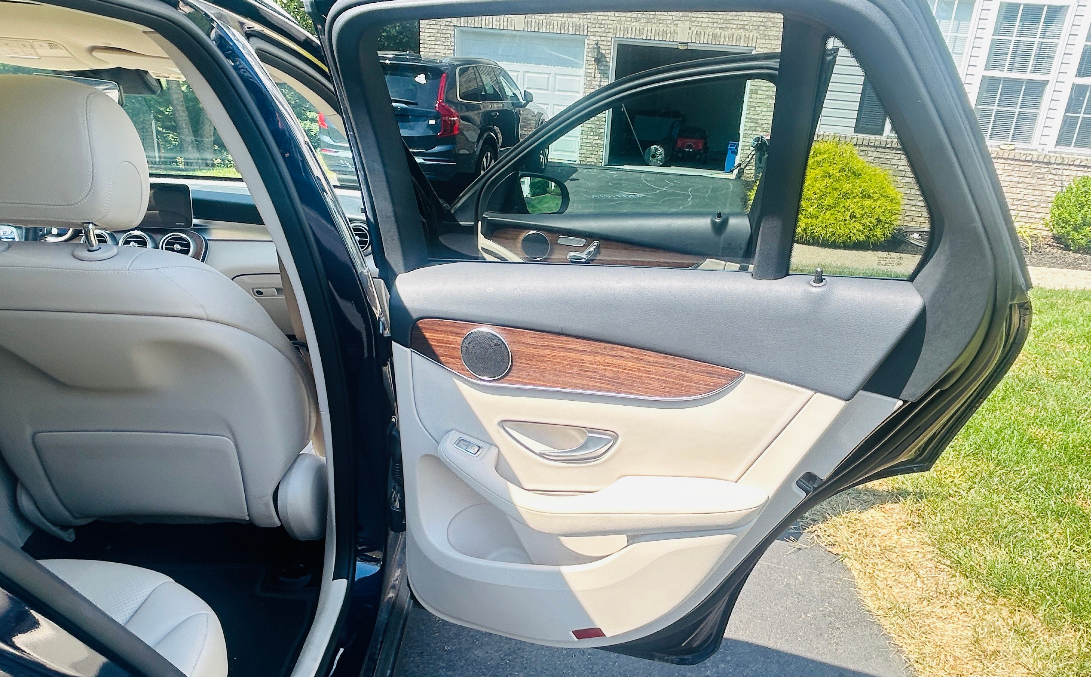 Used 2022 Mercedes-Benz GLC 300 4MATIC image 17