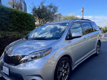 Used 2017 Toyota Sienna SE Premium