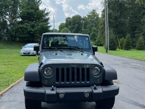 Used 2015 Jeep Wrangler Sport image 9