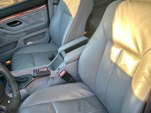 Used 2000 BMW 528i Sedan image 9