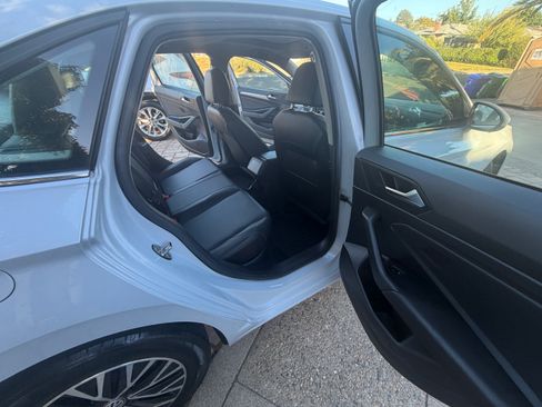 Used 2019 Volkswagen Jetta SE FWD image 4