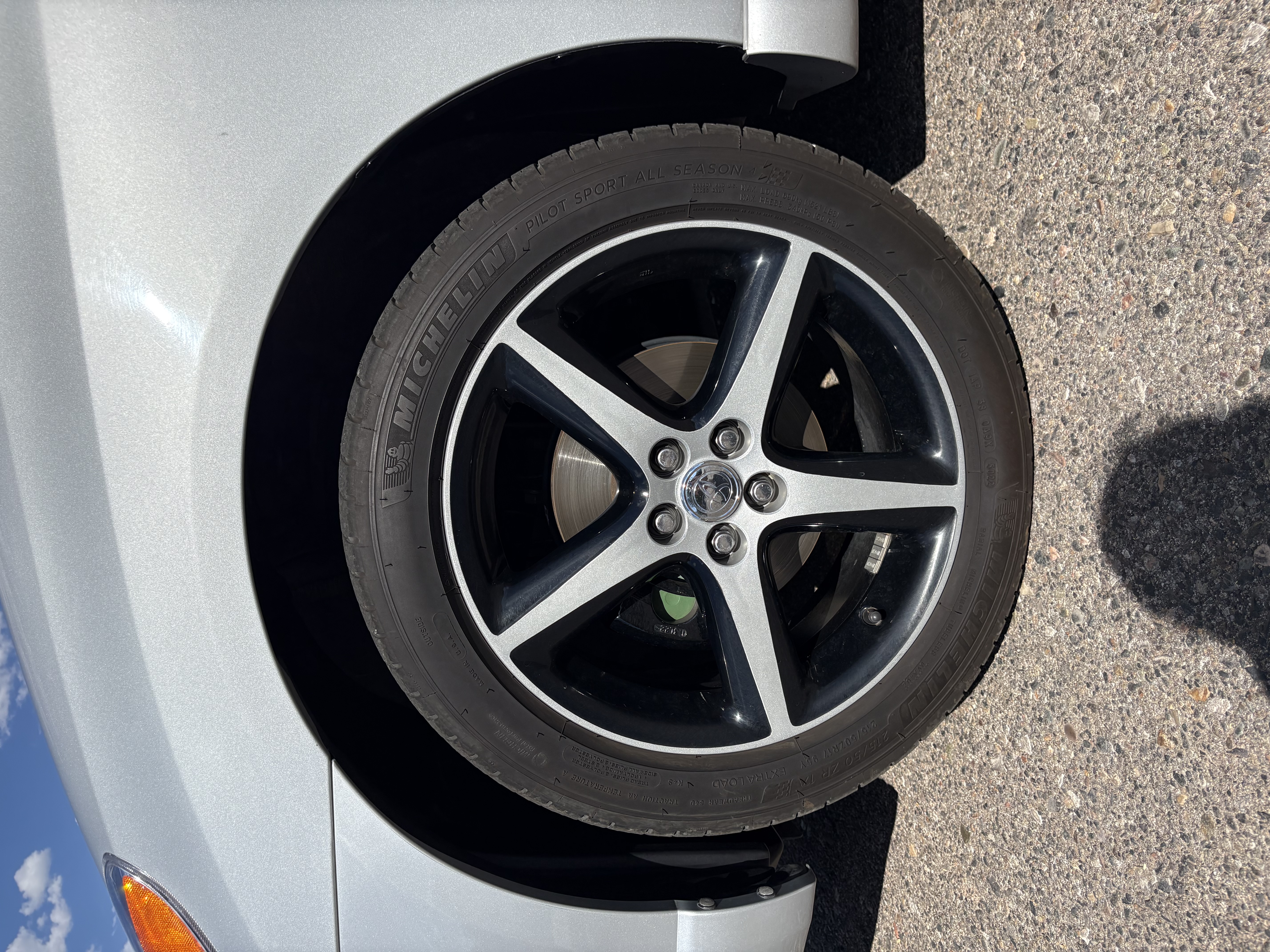 Used 2007 Toyota Matrix XR FWD image 2