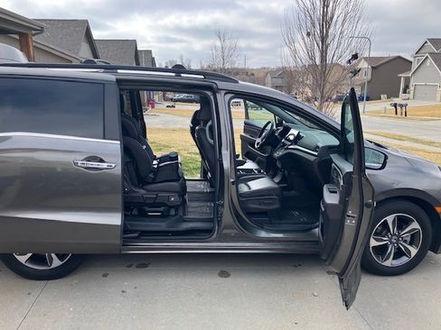Used 2018 Honda Odyssey Touring image 4