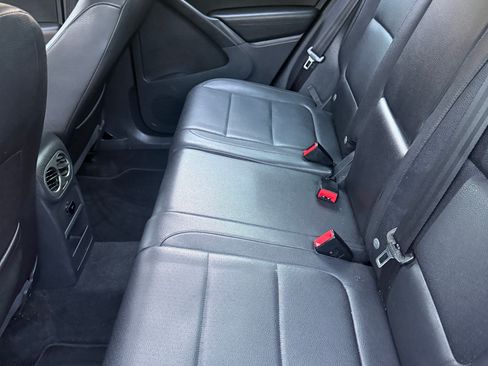 Used 2010 Volkswagen Tiguan Wolfsburg Edition FWD image 11