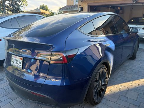 Used 2022 Tesla Model Y Performance image 4
