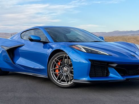 Used 2024 Chevrolet Corvette Z06 RWD image 1