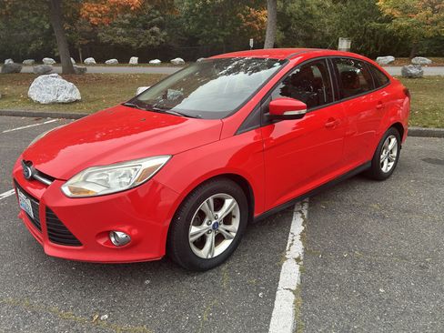 Used 2012 Ford Focus SE w/ SE Sport Pkg image 17
