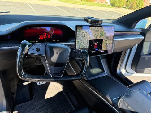 Used 2022 Tesla Model X image 15