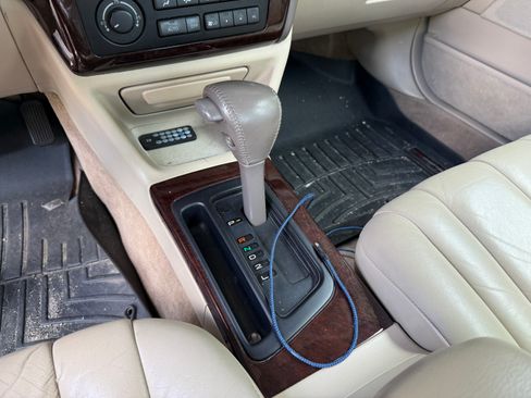 Used 1998 Toyota Avalon XLS FWD image 15
