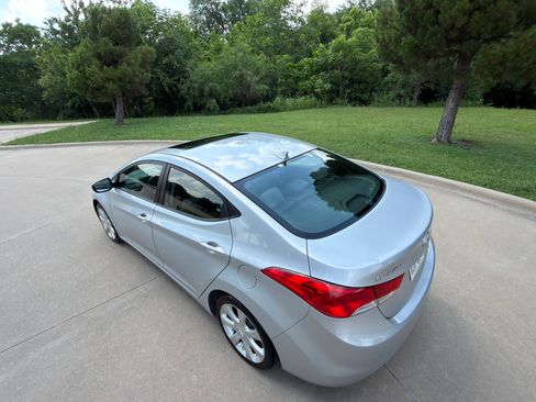 Used 2012 Hyundai Elantra Limited FWD image 9
