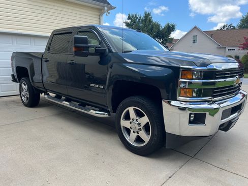 Used 2017 Chevrolet Silverado 2500 LT w/ All Star Edition AWD/4WD image 4