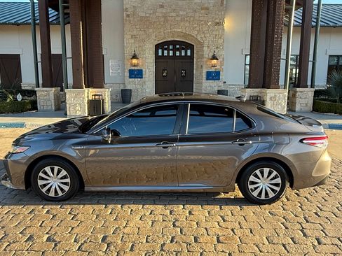 Used 2018 Toyota Camry LE w/ Audio Package FWD image 1