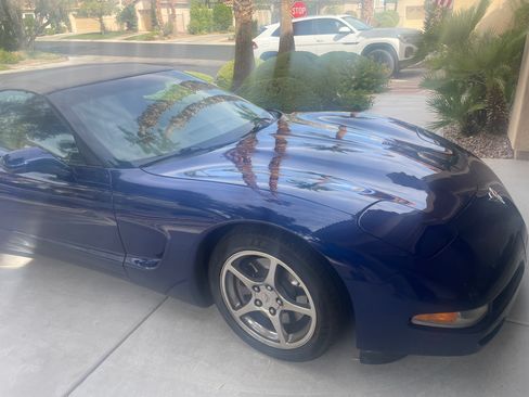 Used 2004 Chevrolet Corvette Convertible w/ Preferred Equipment Group RWD image 4