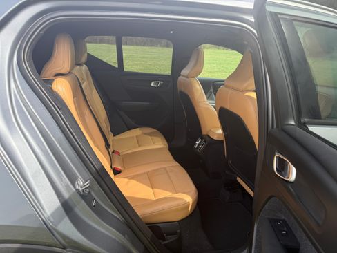 Used 2019 Volvo XC40 T5 Momentum image 12