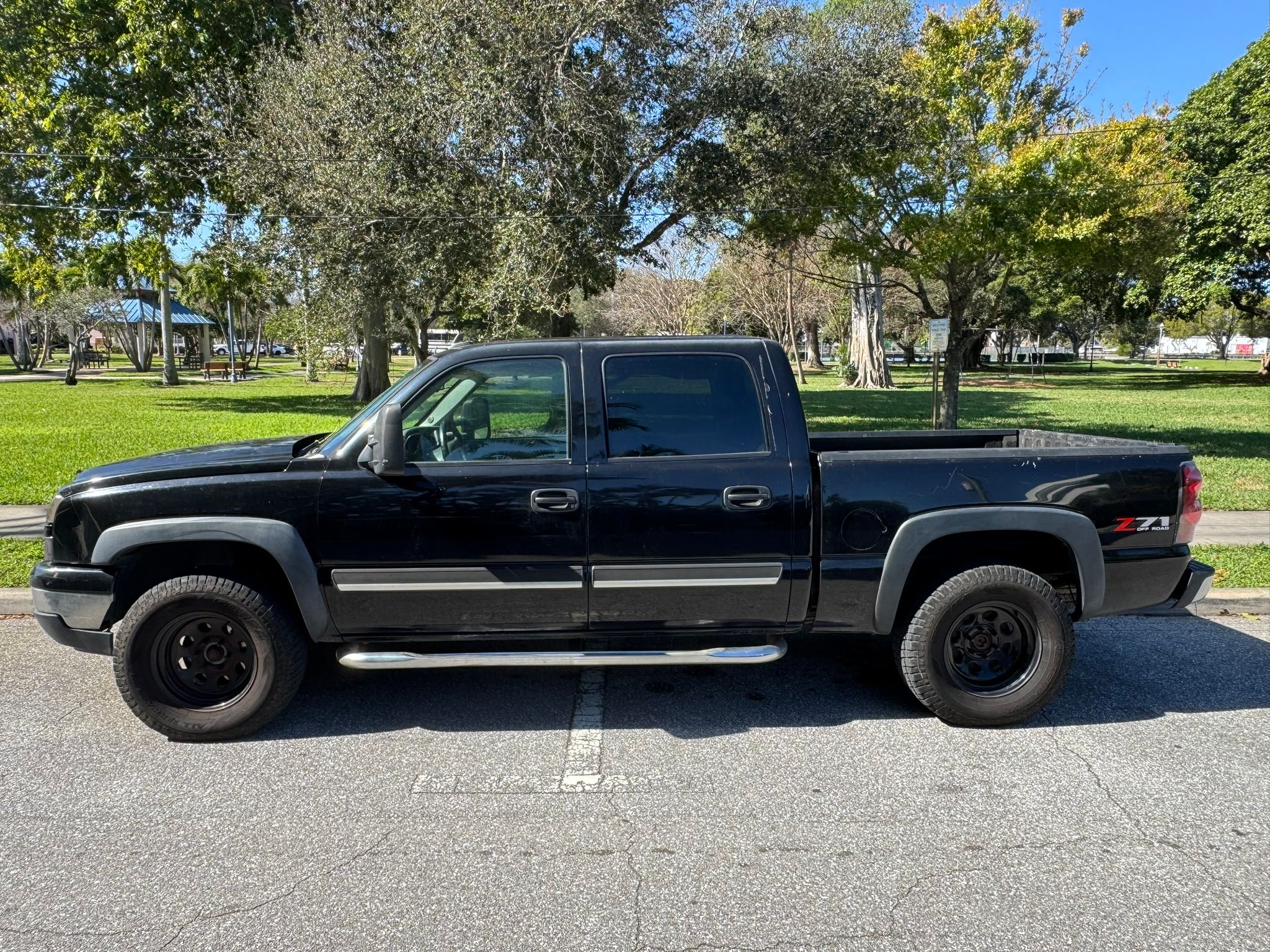 Used 2006 Chevrolet Silverado 1500 LT w/ Light Duty Power Package AWD/4WD image 4