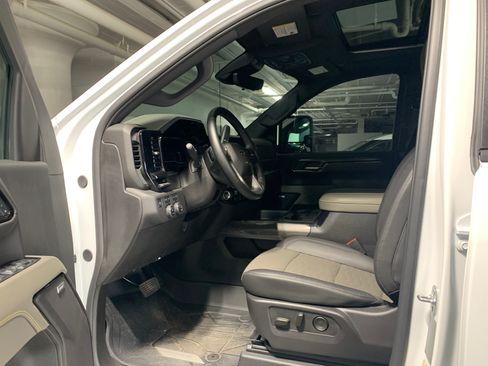 Used 2025 Chevrolet Silverado 2500 ZR2 w/ Technology Package AWD/4WD image 1